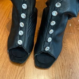 Faux leather wedge with jewels